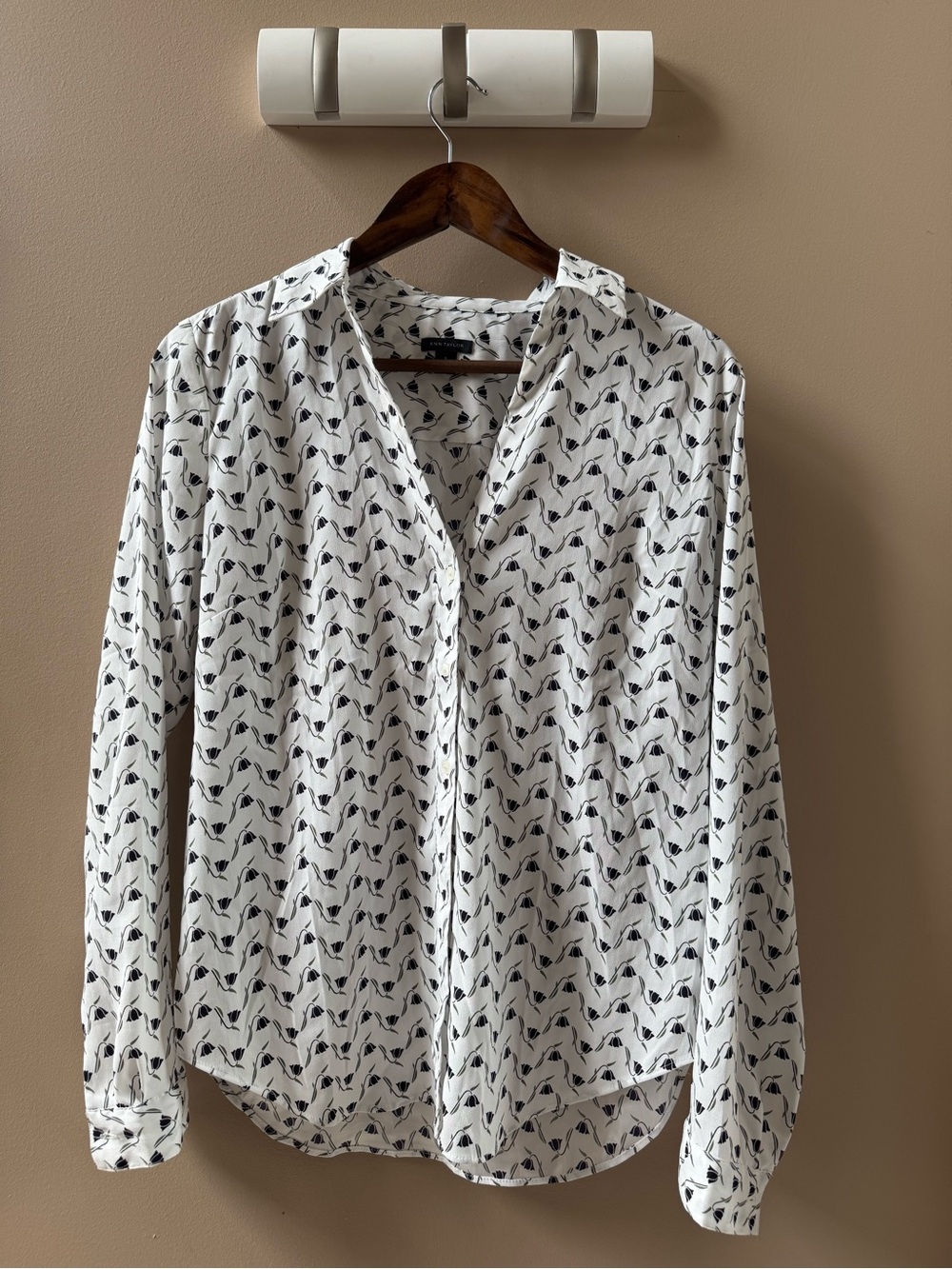 Women’s White Patterned Long-Sleeve Shirt
